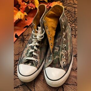 Men’s camo  converse size 11.5
